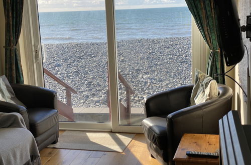 Photo 10 - Borth Family House on the Beach Sleeps 7