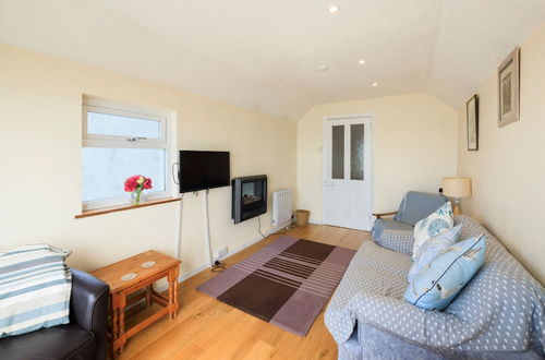 Photo 13 - Borth Family House on the Beach Sleeps 7