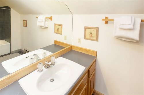Photo 10 - Cimarron Lodge 7 by Avantstay Ski-in/ski-out Property in Complex w/ Two Hot Tubs