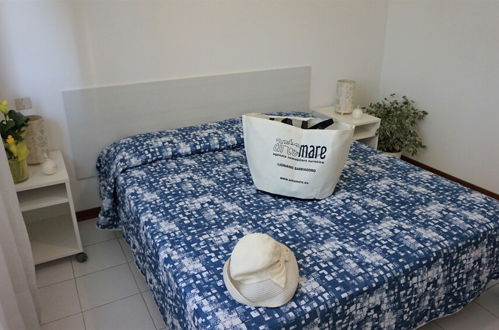 Foto 3 - Spacious Apartment With Terrace in a Quiet Area in the Centre of Lignano Pineta