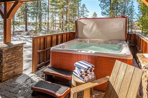 Photo 33 - Big Pine by Avantstay Stunning Secluded Oregon Home w/ Hot Tub