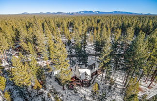 Foto 2 - Big Pine by Avantstay Stunning Secluded Oregon Home w/ Hot Tub