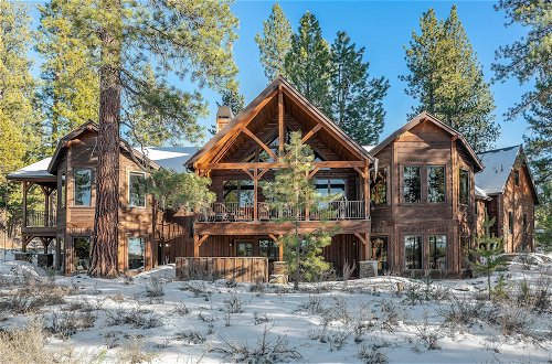 Photo 35 - Big Pine by Avantstay Stunning Secluded Oregon Home w/ Hot Tub