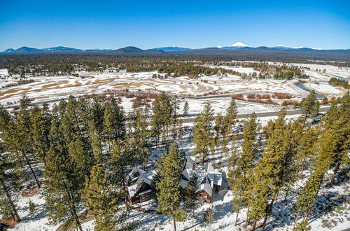 Photo 11 - Big Pine by Avantstay Stunning Secluded Oregon Home w/ Hot Tub