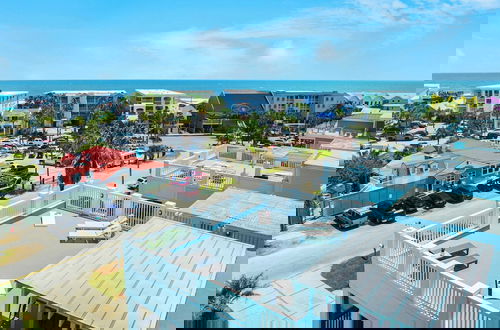 Foto 53 - 1 Block to Beach, Newly Renovated 6bdr w/ Rooftop Views Sand Dune by Avantstay