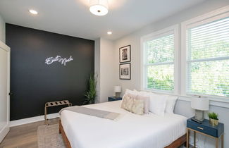 Photo 3 - Ryman by Avantstay Centrally Located Townhouse w/ Stylish Interior & Porch Swings