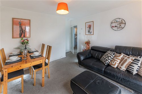 Photo 23 - Charming 2-bed Apartment in Windsor - Free Parking