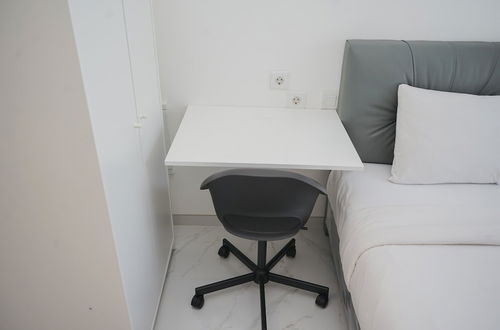 Photo 5 - Nice And Homey Studio Room At Sky House Bsd Apartment