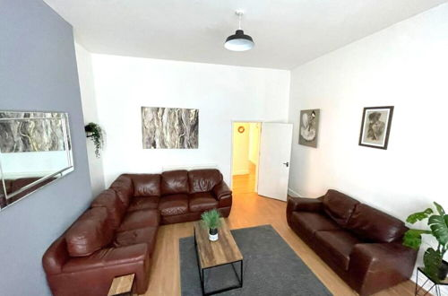 Foto 13 - Spacious 2-bed Apartment With Hot tub and Parking