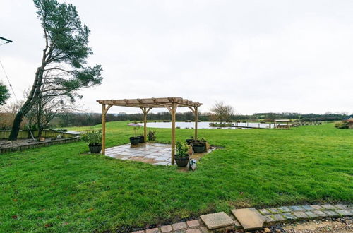 Photo 20 - Beautiful Luxury Cottage on Lake Side, England