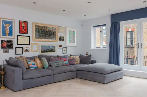 Photo 13 - Contemporary 2 Bedroom House in Vibrant Shepherds Bush