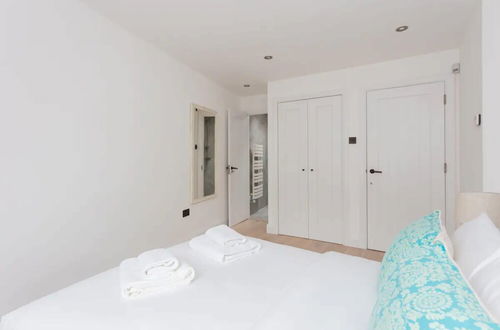 Foto 5 - Contemporary 2 Bedroom House in Vibrant Shepherds Bush