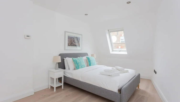 Foto 1 - Contemporary 2 Bedroom House in Vibrant Shepherds Bush