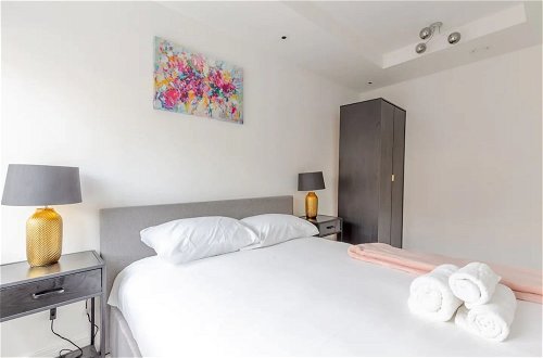 Photo 8 - Contemporary 2 Bedroom in West London