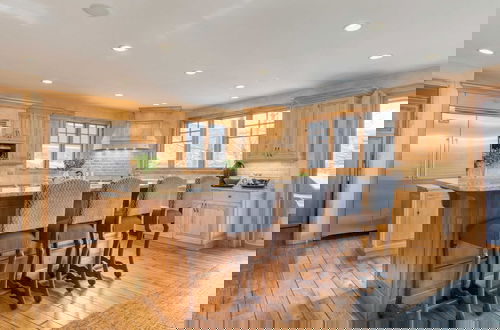 Foto 16 - Telemark Luxury Retreat by Avantstay Stunning Views w/ Hot Tub, Theatre Room and Pool Table!