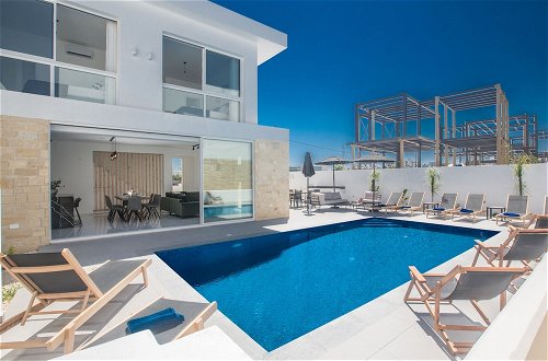 Foto 13 - 4 Bedroom Villa With Privaet Pool in the Center Protaras Vie Bleu Villa Vb1