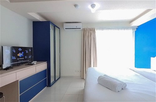 Photo 4 - Comfort And Warm Studio Room At Amethyst Kemayoran Apartment