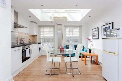 Foto 5 - Airy Studio Apartment in Vibrant East London