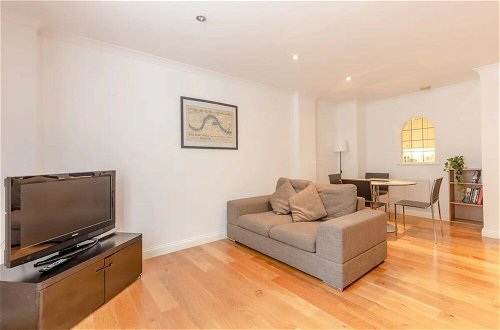 Photo 15 - Stunning 2 Bedroom Apartment in the Heart of Westminster