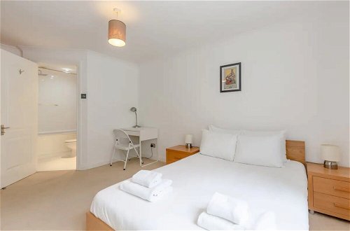 Photo 6 - Stunning 2 Bedroom Apartment in the Heart of Westminster