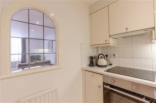 Photo 12 - Stunning 2 Bedroom Apartment in the Heart of Westminster