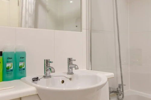 Photo 18 - Stunning 2 Bedroom Apartment in the Heart of Westminster