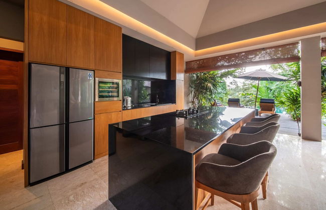 Astonishing Jungle Villa, 4 BR, Ubud With Staff - Foto 16