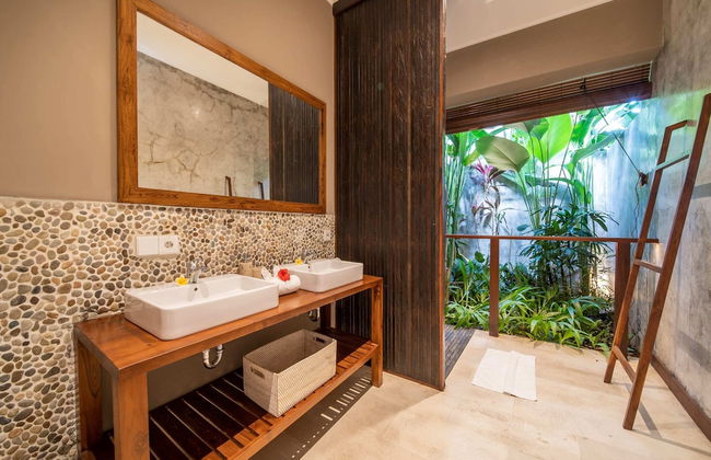 Astonishing Jungle Villa, 4 BR, Ubud With Staff - Foto 35