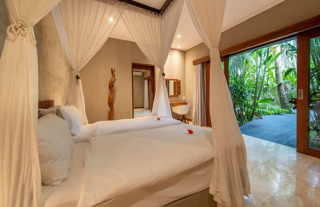 Astonishing Jungle Villa, 4 BR, Ubud With Staff - Foto 7