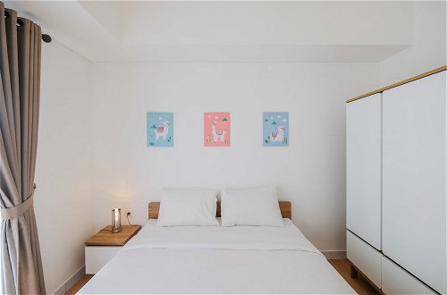 Foto 5 - Simple Furnished Studio Casa De Parco Apartment