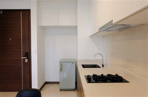 Photo 8 - Luxurious 1BR at Marigold Nava Park Apartment