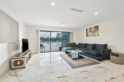 Photo 7 - Luxurious Waterfront Home