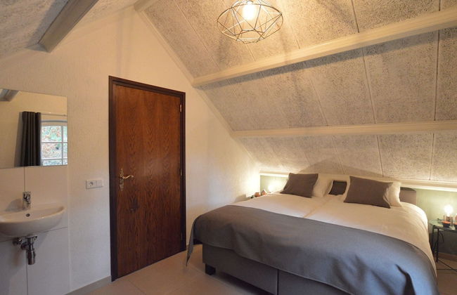 Spacious Villa Near Arcen in a Wooded Area - Photo 5