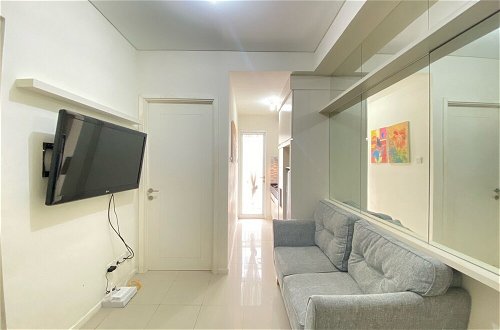 Photo 10 - Minimalist And Spacious 1Br Apartment At Parahyangan Residence
