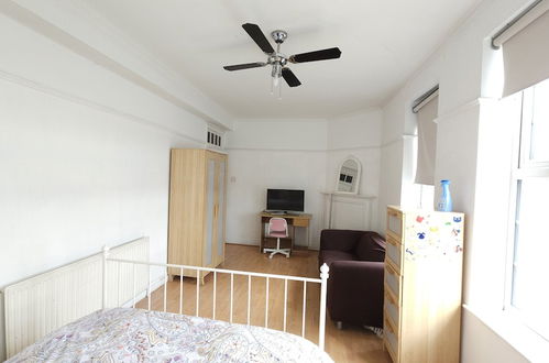 Photo 21 - London Edgware Station Apartment