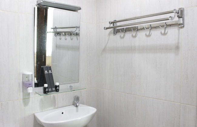 Pleasant and Homey 2BR Apartment at Tamansari La Grande - Foto 16