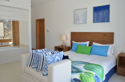 Foto 4 - Rose Des Sables Beachfront Apartments