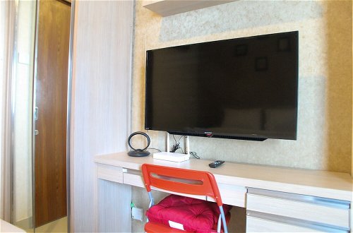Foto 8 - Minimalist and Comfy 1BR Grand Kamala Lagoon Apartment