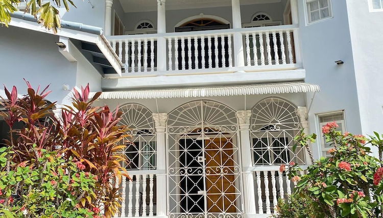 Photo 1 - 5-bed Villa and Pool in Runaway Bay, Jamaica