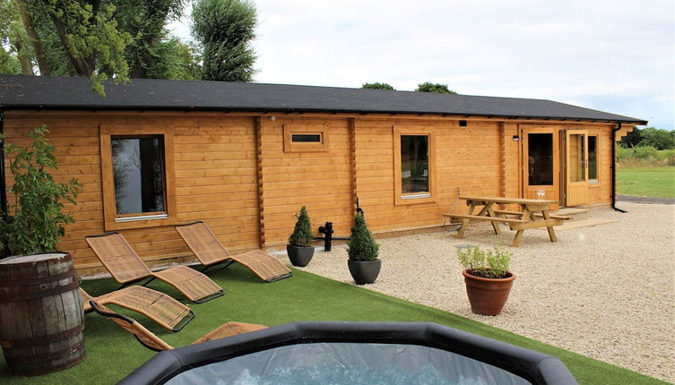 Photo 1 - Stunning 5-bed Cabin in Ashton Under Hill