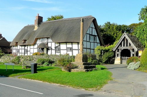 Photo 17 - Stunning 5-bed Cabin in Ashton Under Hill