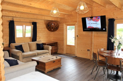 Foto 9 - Stunning 5-bed Cabin in Ashton Under Hill