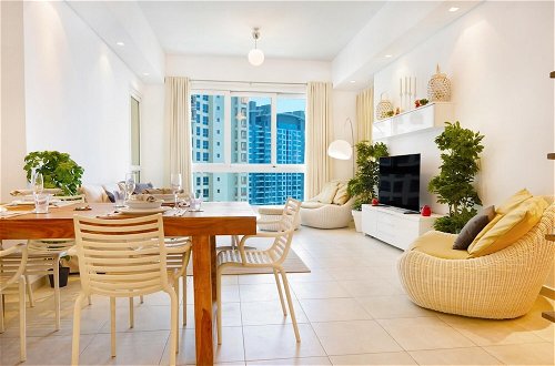 Photo 3 - Modern and Airy 2BR in Palm Jumeirah
