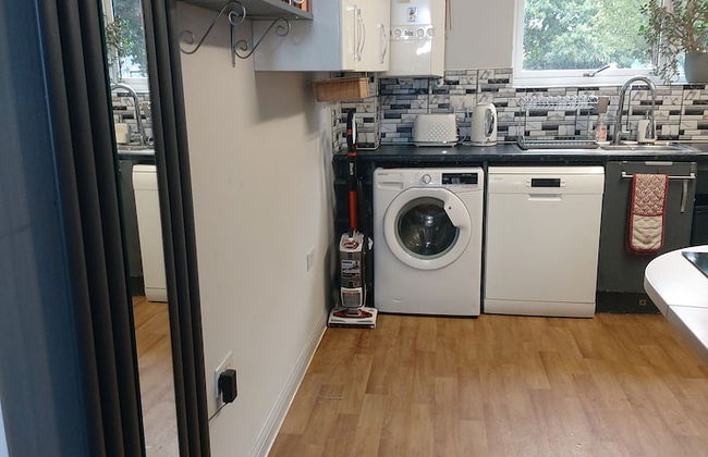 Charming 2-bed Apartment in Eastleigh - Foto 10