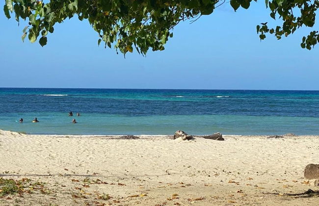 Beautiful 1-bed Beach Side Studio in Montego Bay - Photo 18