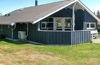 Photo 1 - 6 Person Holiday Home in Vaeggerlose