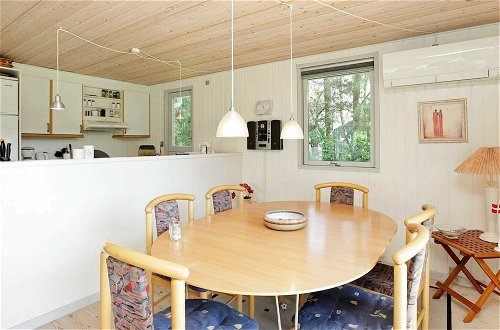 Foto 6 - 6 Person Holiday Home in Strandby