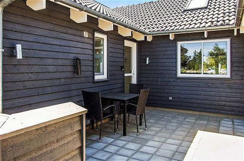 Photo 15 - 16 Person Holiday Home in Blavand