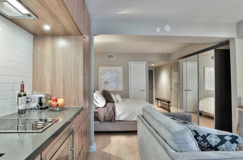 Photo 17 - AMAZING SUITES IN YORKVILLE