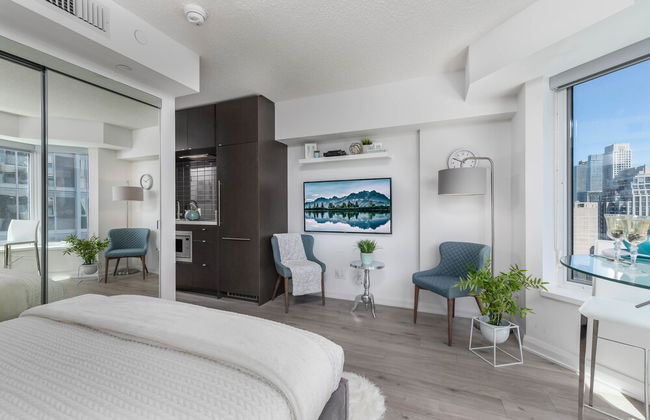 QuickStay Yorkville Condo - Yonge & Bloor - Foto 17